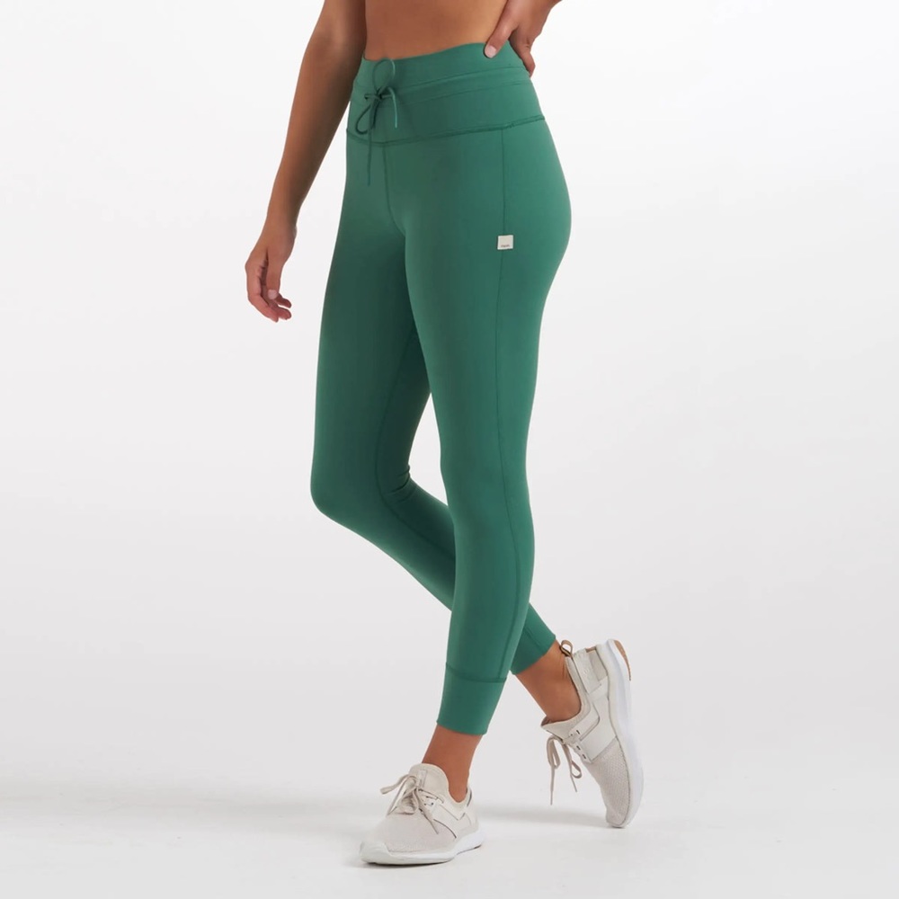 Vuori Daily Legging! Never worn but removed tags